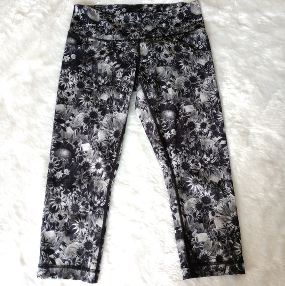 lululemon athletica Pants - Lululemon Wunder Under Crops Flowabunga